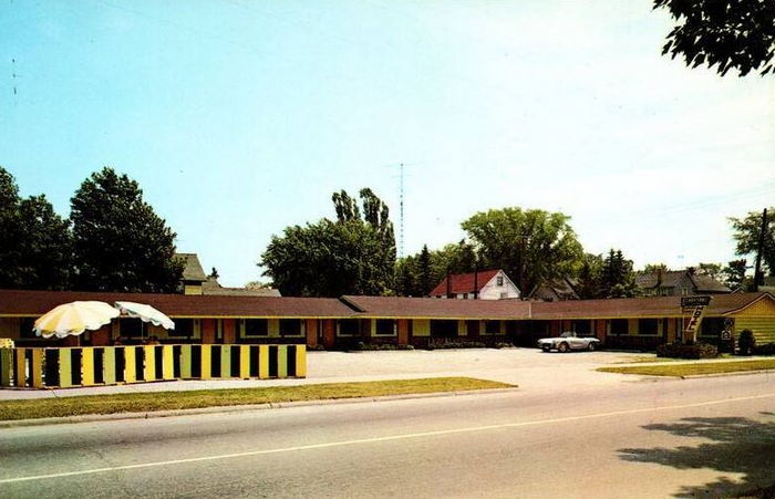 Gladstone Motel - Vintage Postcard